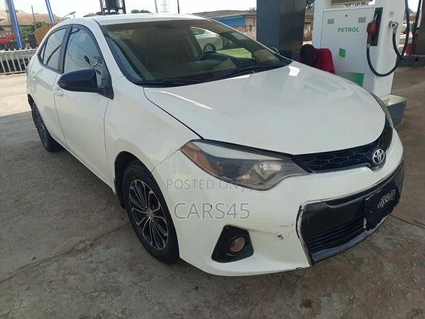 Toyota Corolla 2016 White