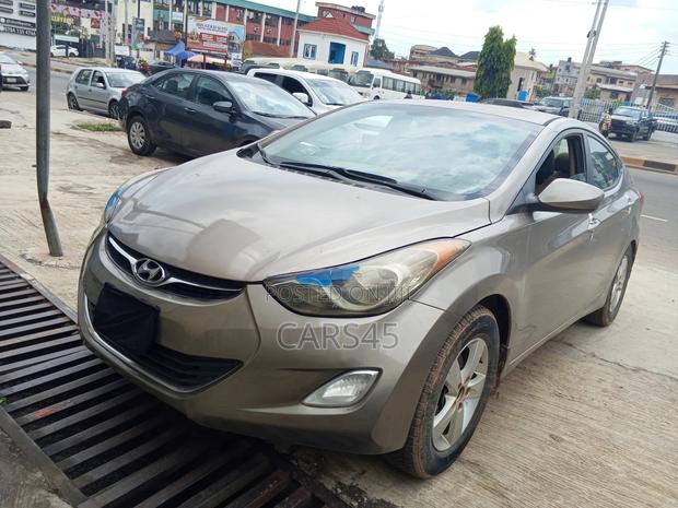 Hyundai Elantra 2013 Brown