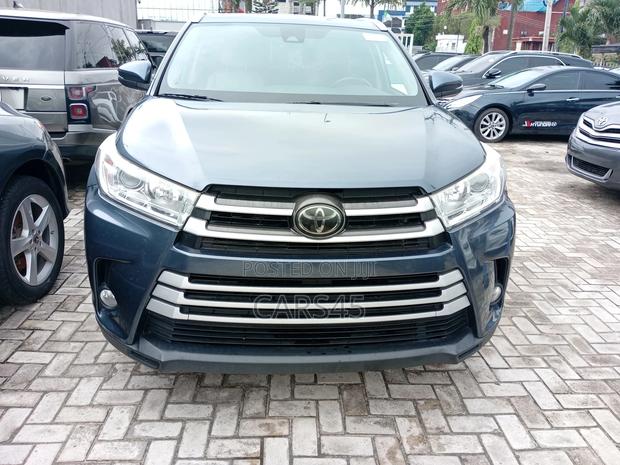 Toyota Highlander XLE 4x4 V6 (3.5L 6cyl 8A) 2018 Blue