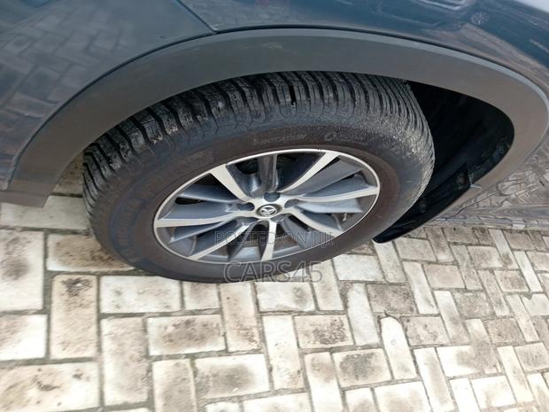 Toyota Highlander XLE 4x4 V6 (3.5L 6cyl 8A) 2018 Blue