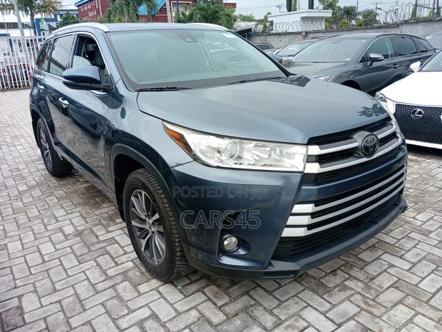 Toyota Highlander XLE 4x4 V6 (3.5L 6cyl 8A) 2018 Blue