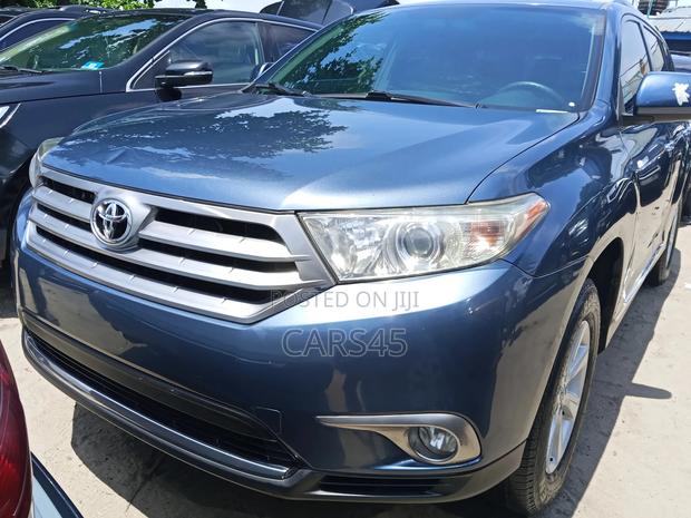 Toyota Highlander 2013 Blue