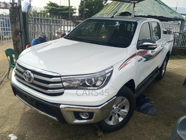 Toyota Hilux 2017 White