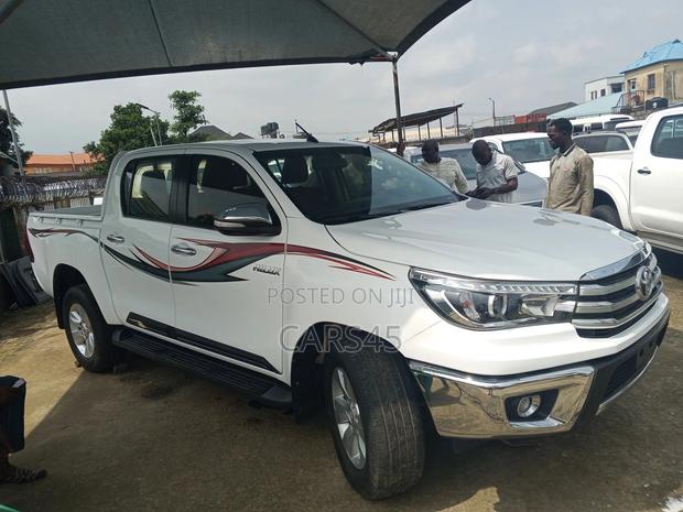 Toyota Hilux 2017 White