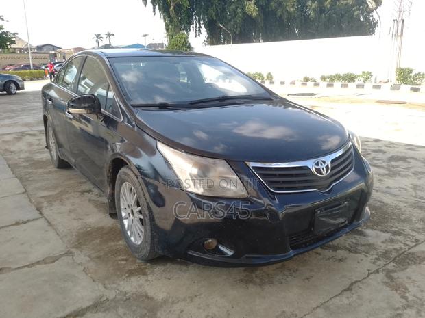 Toyota Avensis 2012 Black