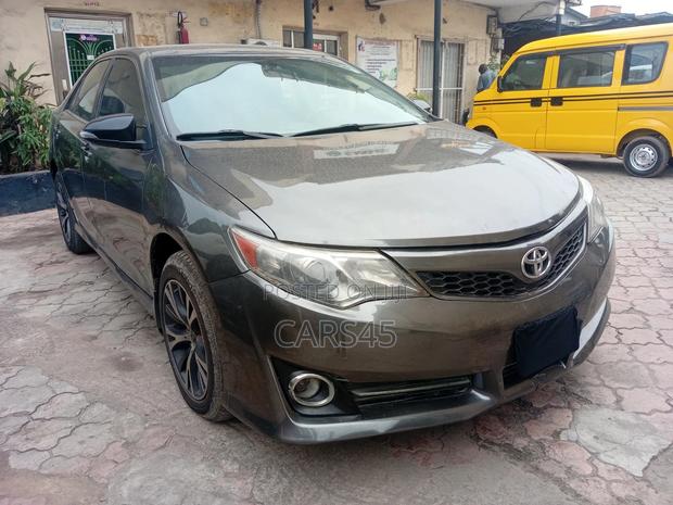 Toyota Camry 2012 Gray