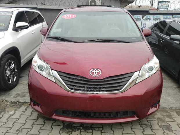 Toyota Sienna 2012 Burgandy