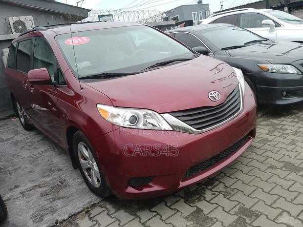 Toyota Sienna 2012 Burgandy