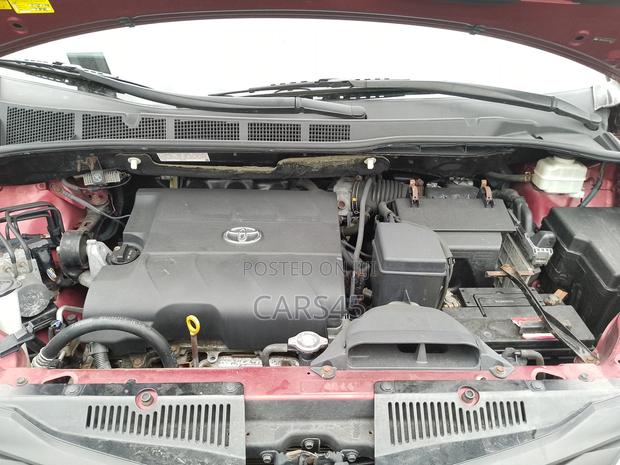 Toyota Sienna 2012 Burgandy
