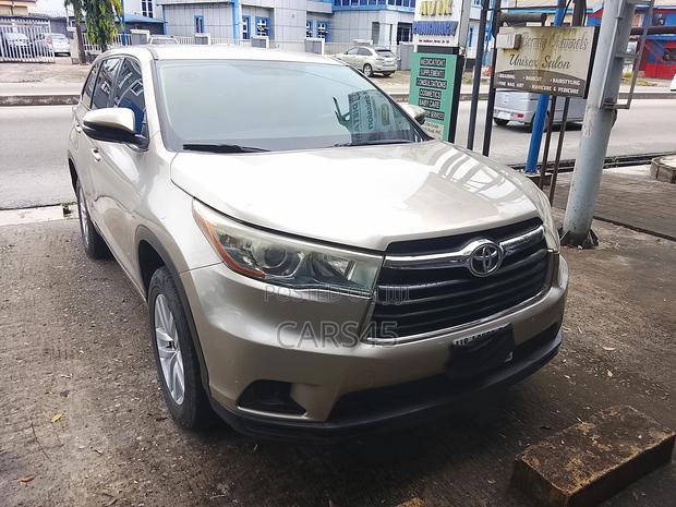 Toyota Highlander LE 4dr SUV (2.7L 4cyl 6A) 2015 Gold
