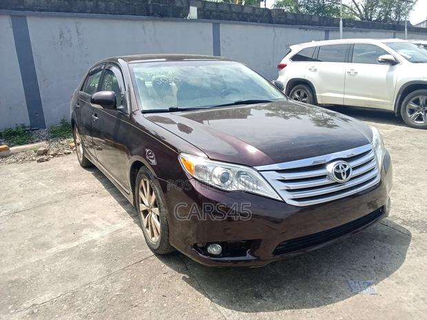 Toyota Avalon 2011 Purple