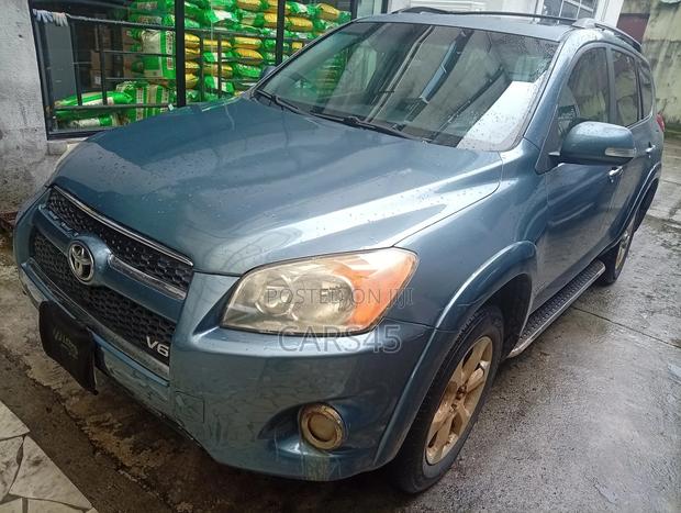 Toyota RAV4 2010 Blue