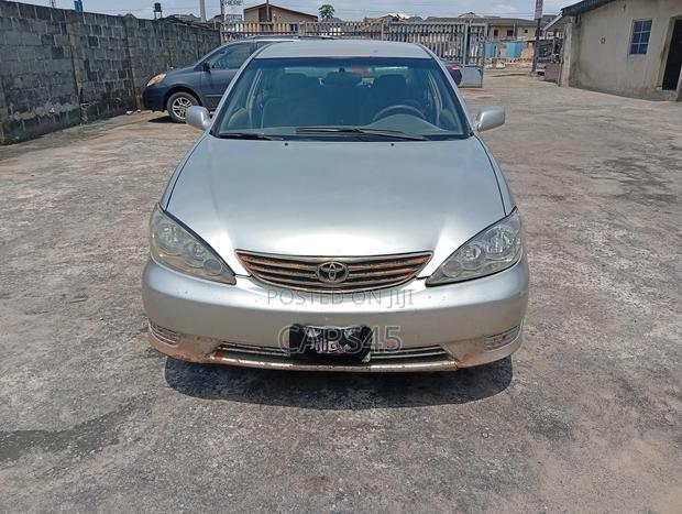 Toyota Camry LE 4dr Sedan (2.4L 4cyl 5A) 2005 Silver