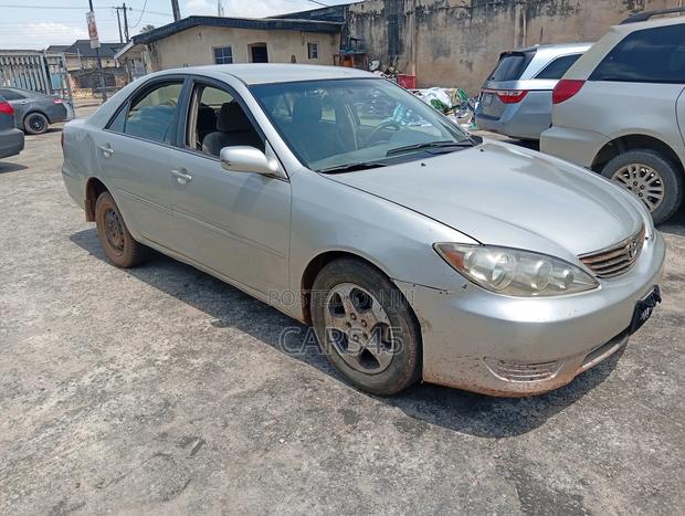 Toyota Camry LE 4dr Sedan (2.4L 4cyl 5A) 2005 Silver