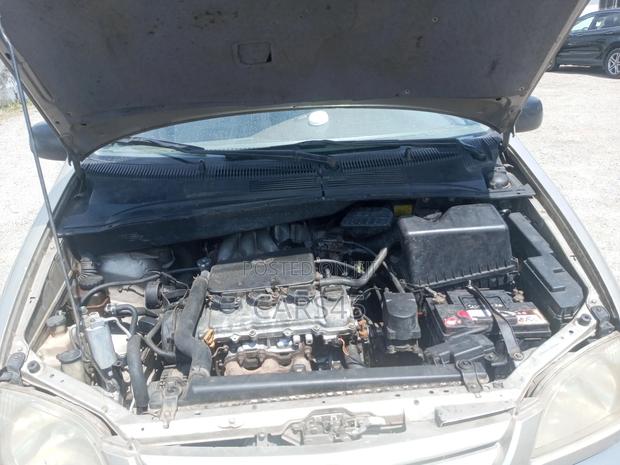 Toyota Sienna 2001 Gold