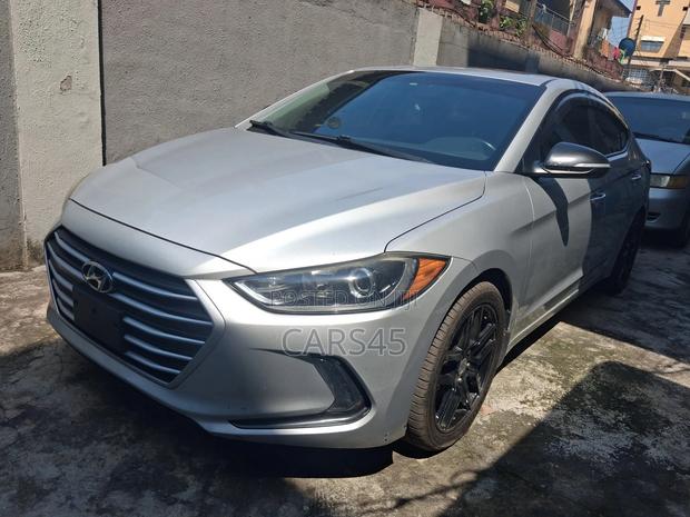 Hyundai Elantra 2017 Silver