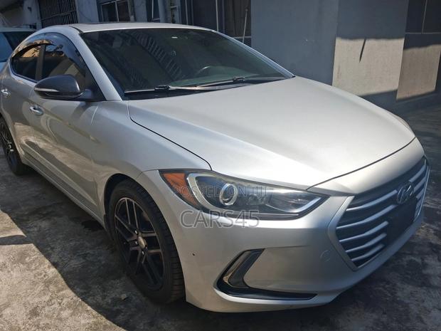 Hyundai Elantra 2017 Silver