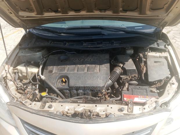 Toyota Corolla 2013 Gold