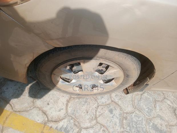 Toyota Corolla 2013 Gold