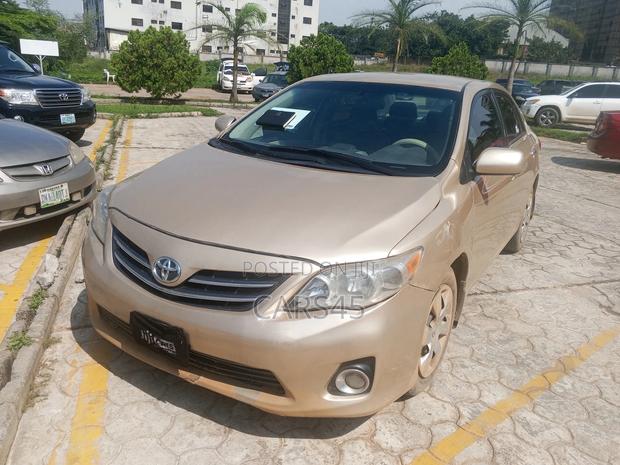 Toyota Corolla 2013 Gold