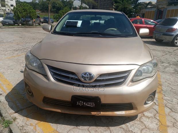 Toyota Corolla 2013 Gold