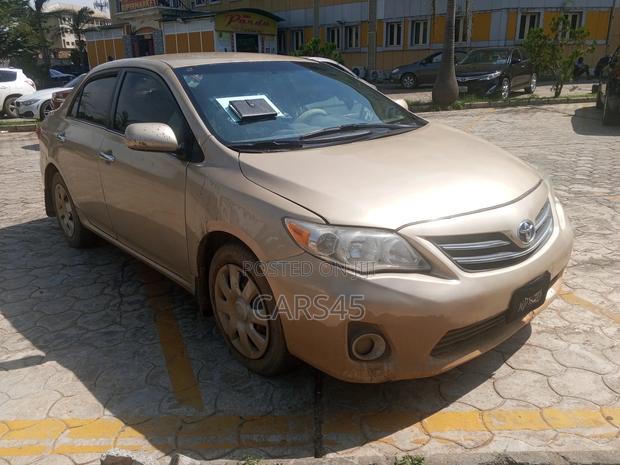 Toyota Corolla 2013 Gold