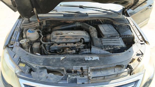 Volkswagen Passat 2011 Black