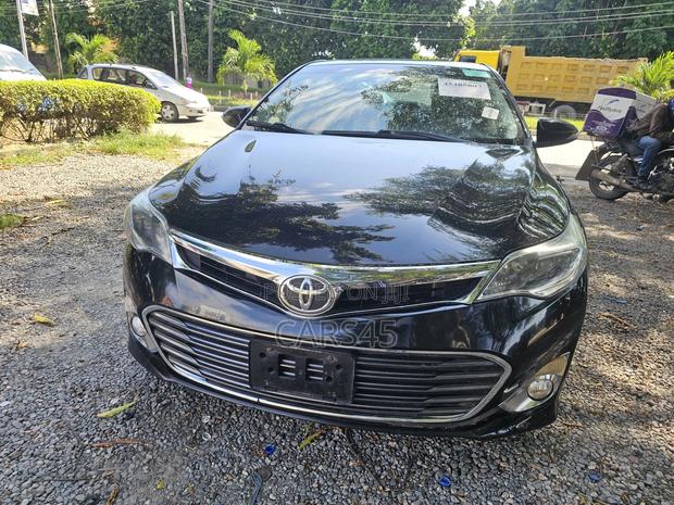 Toyota Avalon XLE Touring Sedan FWD (3.5L 6cyl 6A) 2013 Black