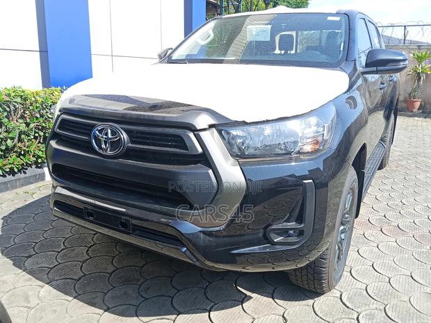 Toyota Hilux 2025 Black
