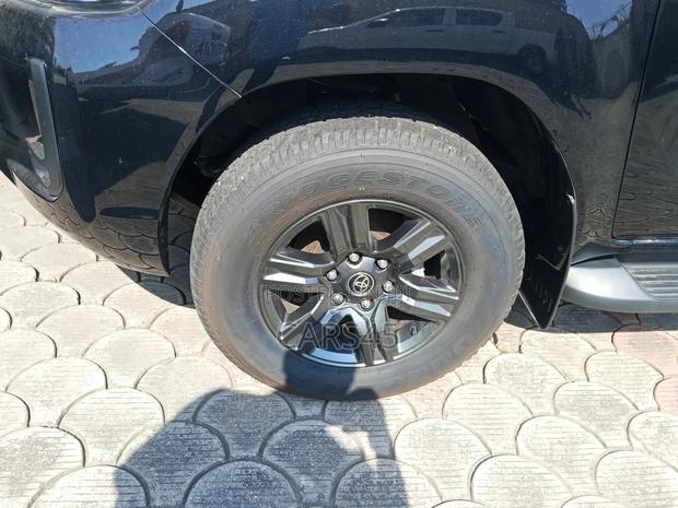 Toyota Hilux 2025 Black