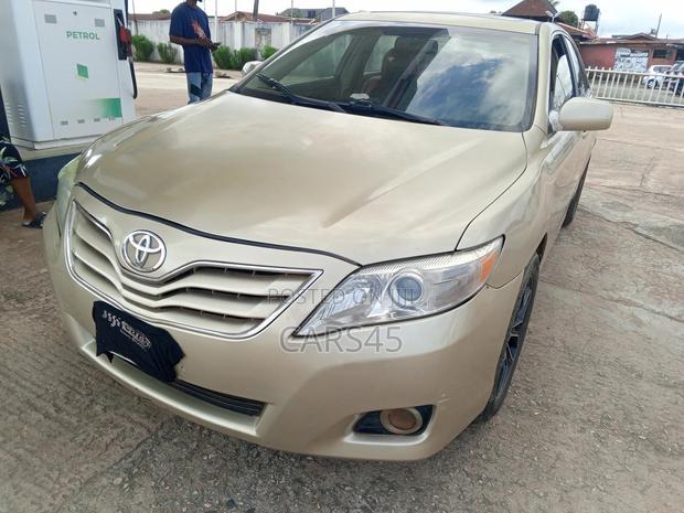 Toyota Camry 2010 Gold
