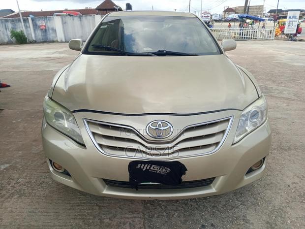 Toyota Camry 2010 Gold