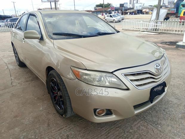 Toyota Camry 2010 Gold