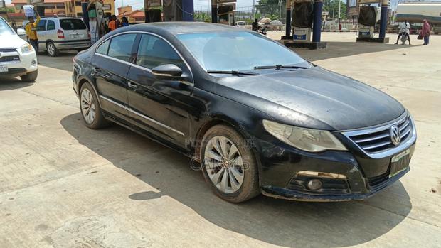 Volkswagen Passat 2011 Black