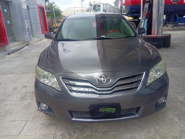 Toyota Camry 2011 Gray