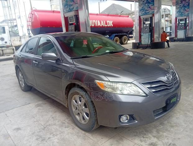 Toyota Camry 2011 Gray