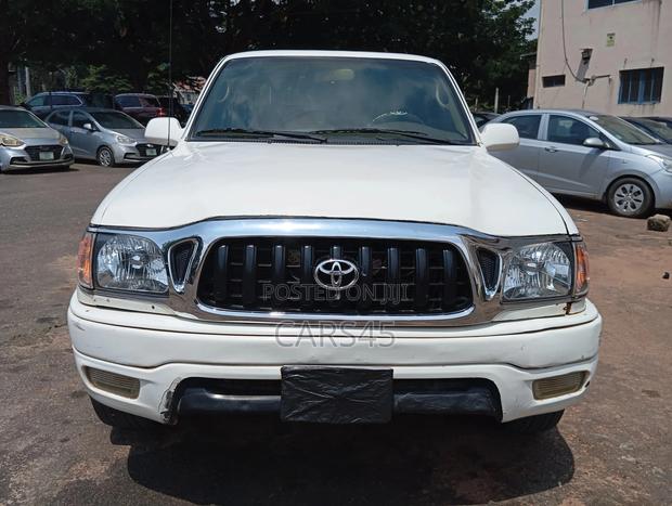 Toyota Tacoma 2004 White