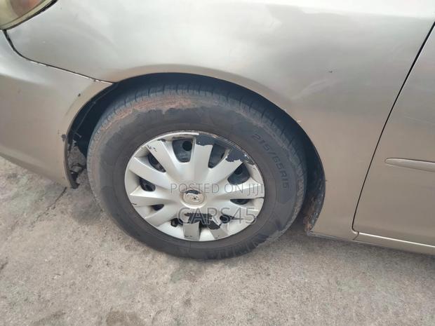 Toyota Camry 2005 Gold