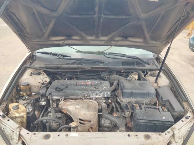 Toyota Camry 2005 Gold
