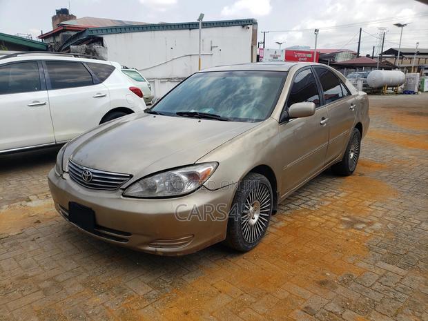 Toyota Camry 2002 Gold