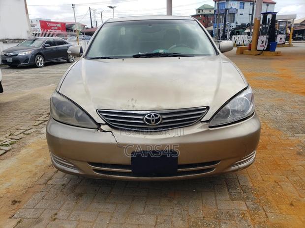 Toyota Camry 2002 Gold
