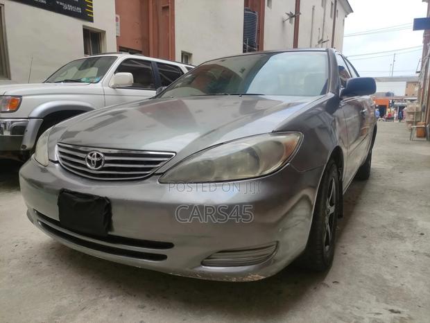 Toyota Camry LE 4dr Sedan (2.4L 4cyl 5M) 2002 Gray