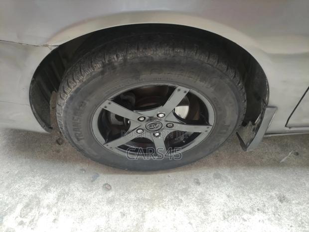 Toyota Camry LE 4dr Sedan (2.4L 4cyl 5M) 2002 Gray