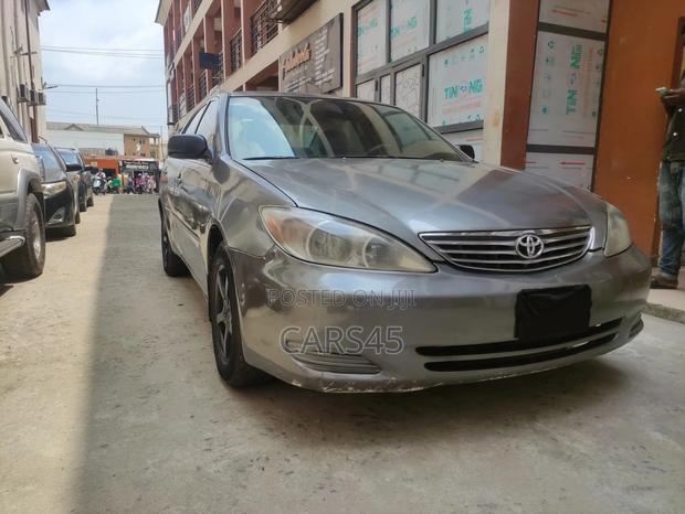 Toyota Camry LE 4dr Sedan (2.4L 4cyl 5M) 2002 Gray