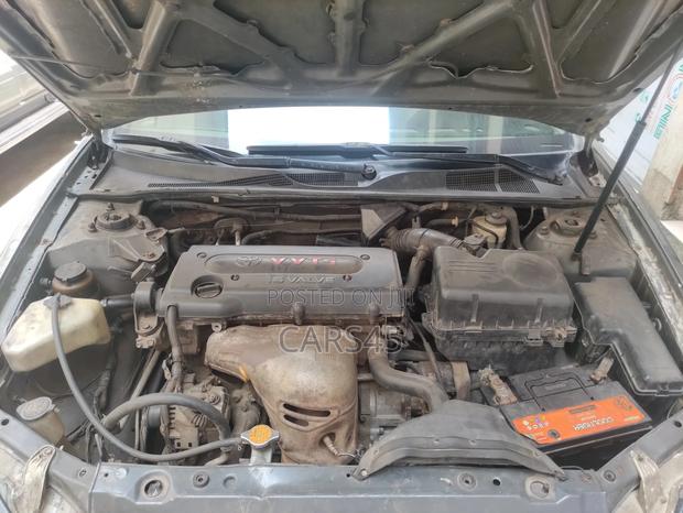 Toyota Camry LE 4dr Sedan (2.4L 4cyl 5M) 2002 Gray