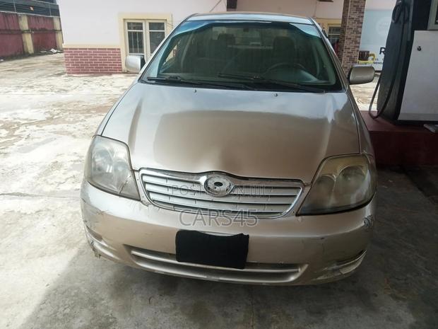 Toyota Corolla 2004 Gold