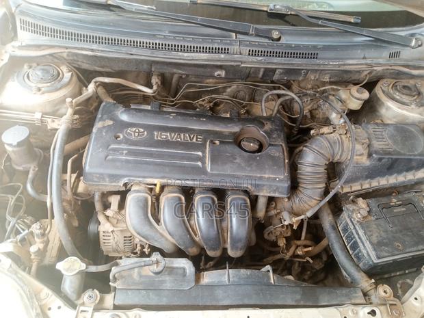 Toyota Corolla 2004 Gold