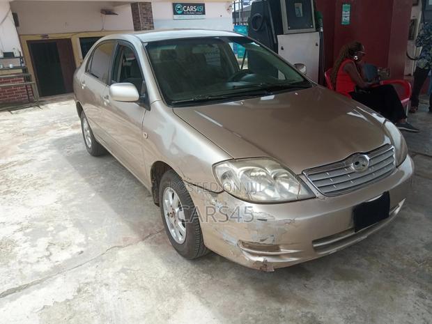 Toyota Corolla 2004 Gold