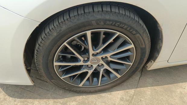 Lexus ES 350 FWD 2017 White