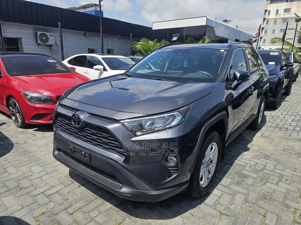 Toyota RAV4 2021 Gray
